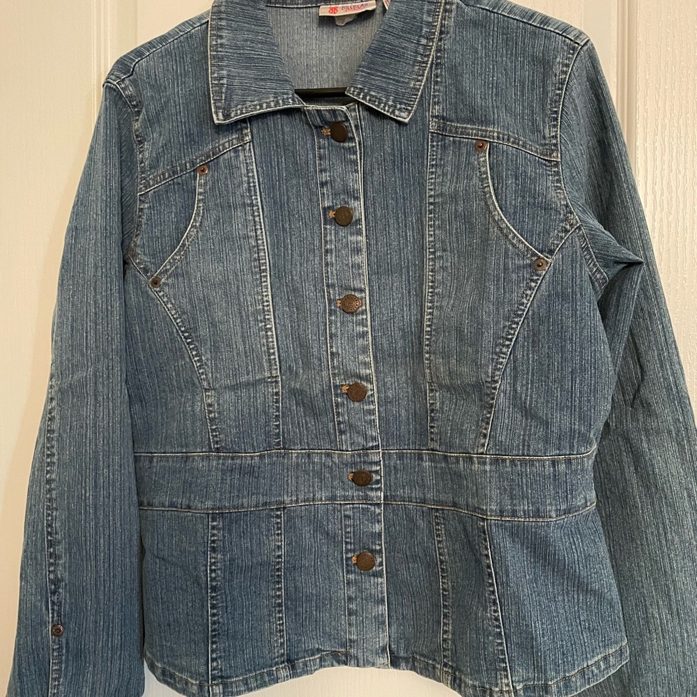 Bill Blass retro Y2K Blue Jean Jacket stretch denim fabric for a flattering fit.